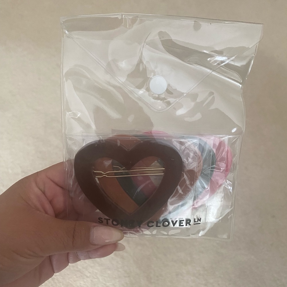 Stoney Clover Heart Clips